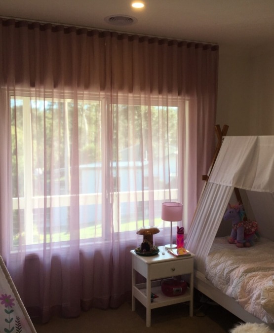 S Fold Sheer Curtain in Nettex Lucern Fabric colour Pixie paired with blockout roller blind
